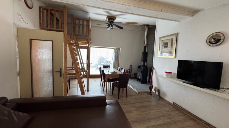 velky apartman stul